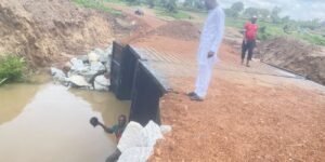 After Spending N1.2bn On Failed Project, Kwara Government Builds ‘Container Bridge’ On Major Highway As Residents Fear Fresh Tragedy
