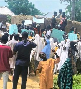 ZAMFARA WOMEN BLOCK ARMY ARMOURED VEHICLE OVER TROOP WITHDRAWAL AFTER BANDITS KILL 9 SECURITY PERSONNEL