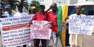 RETIRED POLICE OFFICERS ACCUSE IGP DISU, TINUBU’S CHIEF OF STAFF GBAJABIAMILA, SGF AKUME OF FRUSTRATING PENSION BILL, VOW TO SUSTAIN NATIONWIDE PROTESTS UNTIL PRESIDENTIAL ASSENT